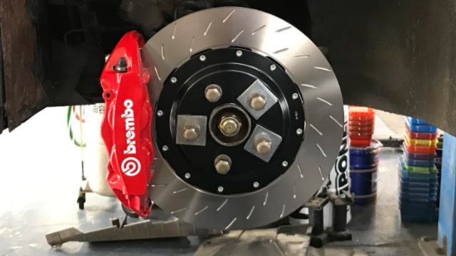 bremboへ交換の様子